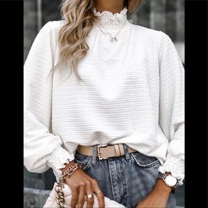 🤍Smocked neckline & cuff detail, textured top/buttoned back closure